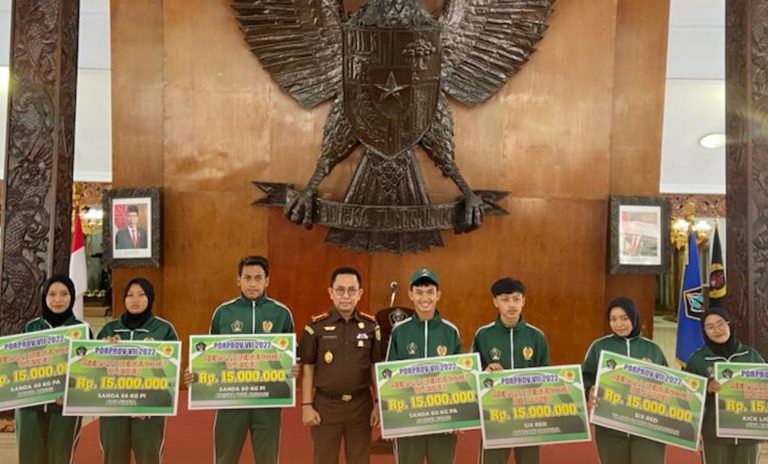 Penyerahan Reward Atlit Koni Kabupaten, Kajari Blitar : Semua Berkat Perjuangan Dan Kegigihan Mereka