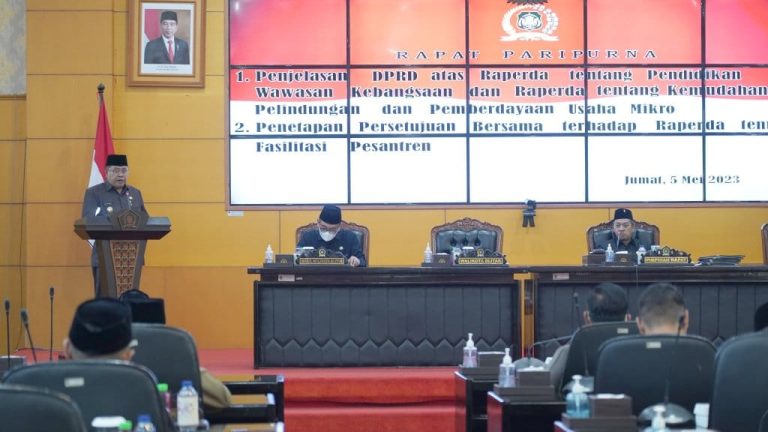 Hadiri Paripurna, Wali Kota Blitar : Bahas Dua Agenda Penting 