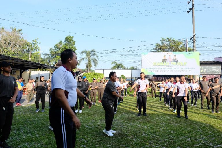 Tingkatkan Sinergitas TNI Polri Jelang Pemilu 2024, Polres Blitar Kota Olahraga Bersama 