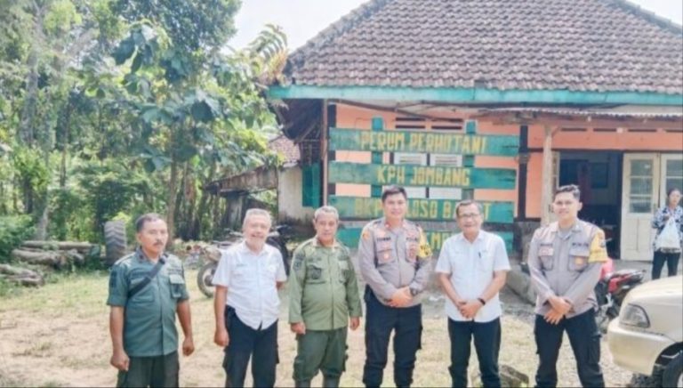 Polri Dan Perhutani Gelar Patroli Di Wilayah Plandaan