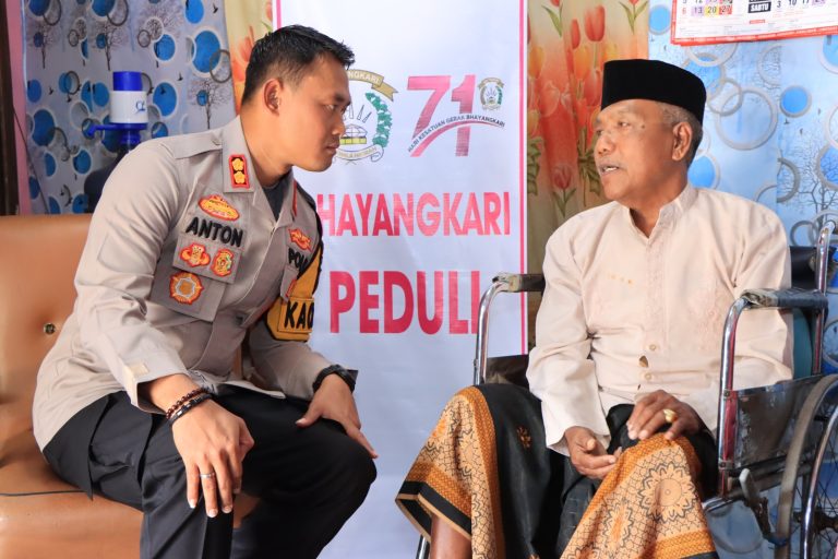 Kapolres Madiun Beri Motivasi dan Santunan Kunjungi Anggota yang Sakit Menahun