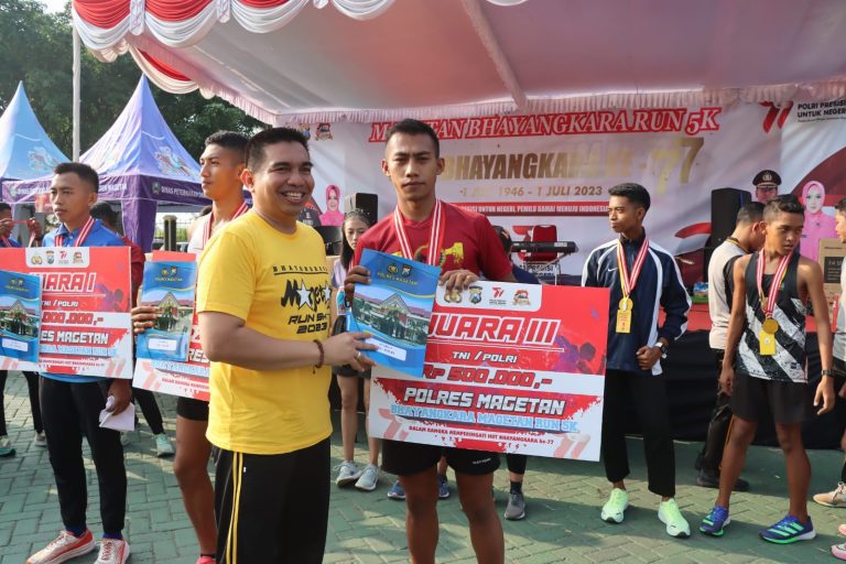 Lomba Fun Run 5K, Sambut HUT Bhayangkara ke-77 Polres Magetan Diramaikan Ratusan Warga