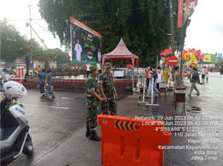 Anggota Koramil Se Jajaran Kodim 0808/Blitar, Laksanakan Pengamanan Sholat Idul Adha 1444 H