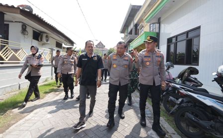 Jumat Curhat, Kapolda Jatim Blusukan ke Rumah Warga Gresik