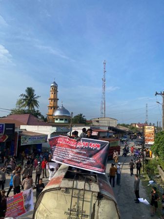 Kesal Jalan Provinsi Tidak Kunjung Di Perbaiki, Mahasiswa Dan Masyarakat Kecamatan Buntu Pane Lakukan Aksi Tutup Jalan