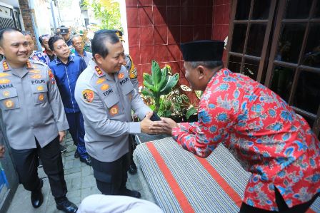 Jum’at Curhat dan Berkah Langkah Efektif Kapolda Jatim Dekat dengan Masyarakat