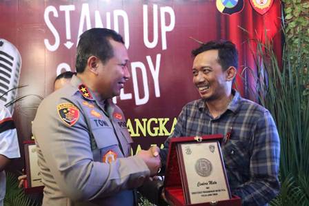 Kompetisi Stand Up Comedy Polda Jatim Meriahkan Hari Bhayangkara ke-77 tahun 2023