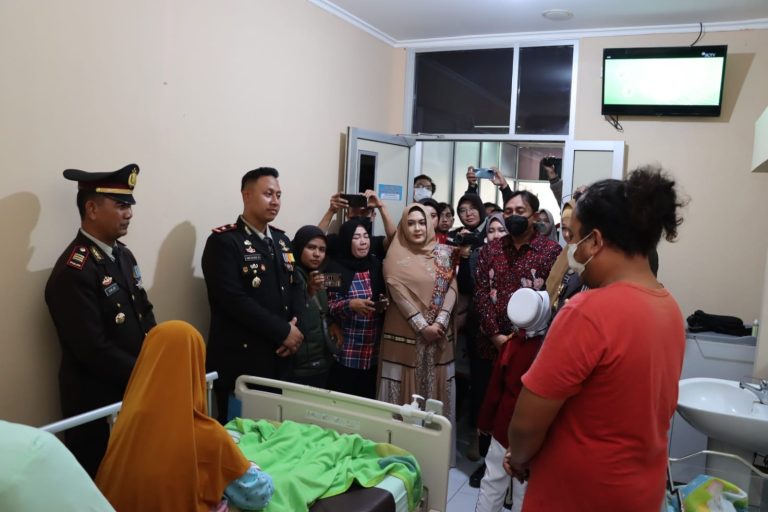 Bayi Lahir di Hari Bhayangkara, Dapat Kejutan Istimewa dari Kapolres Magetan