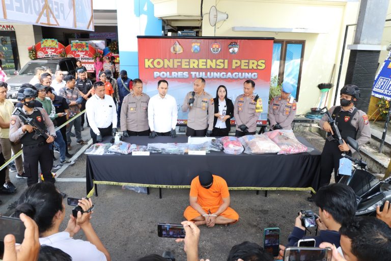 Polisi Berhasil Amankan Tersangka Pembunuhan Suami Istri di Tulungagung