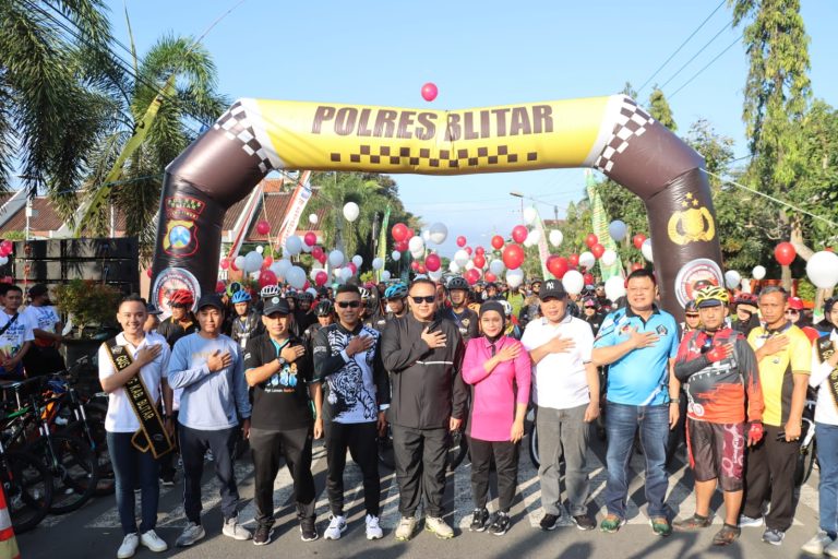 Fun Bike HUT Bhayangkara Ke – 77 ,Polres Blitar Ciptakan Suasana Harmonis Dengan Masyarakat