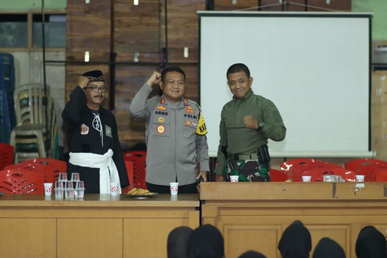 Antisipasi Bentrok Perguruan Silat, Kapolres Blitar Kota Bersama Dandim 0808 Gelar Patroli Gabungan