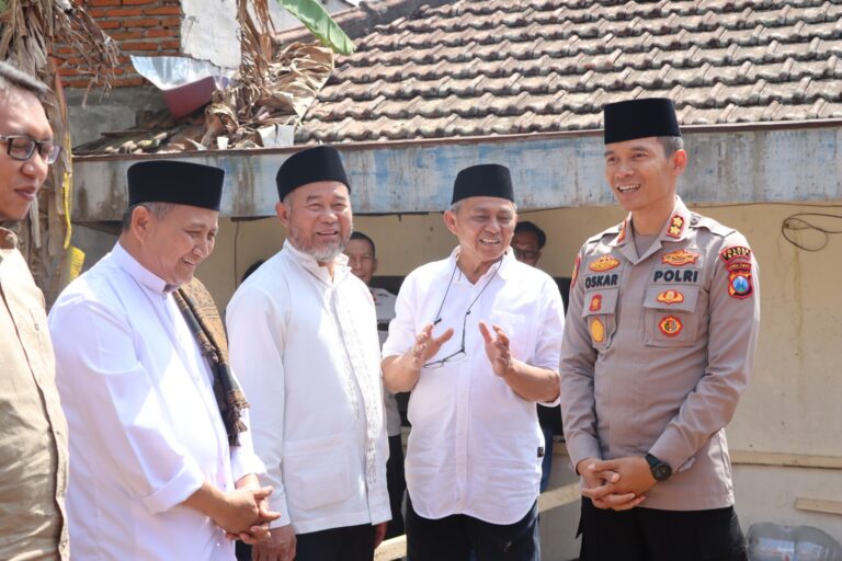 Kapolres Batu Letakkan Batu Pertama Pembangunan Masjid Darul Taqwa Bhayangkara