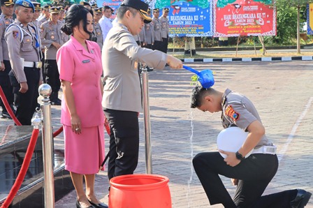 Polres Nganjuk Gelar Upacara Kenaikan Pangkat Personel Polri dan ASN