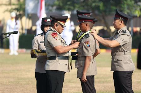 Karoops Pimpin Pelantikan Pengambilan Sumpah Diktuk Bintara Polri Gelombang I T.A 2023 SPN Polda Jatim