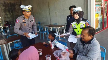 Operasi Patuh Semeru 2023, Polres Blitar Berikan Edukasi Lalu Lintas Kepada Masyarakat