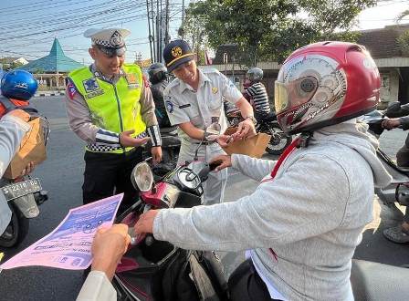 Polres Bojonegoro Gelar Aksi Simpatik Ajak Masyarakat Tertib Berlalulintas