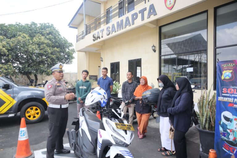 Melalui Program Solusi Semangat Optimis Lulus Ujian SIM, Satlantas Polres Blitar Berikan Pelatihan Kepada Masyarakat