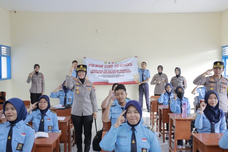 Polwan Goes To School AKBP Herlina Ajak Pelajar Bijak Bermedsos