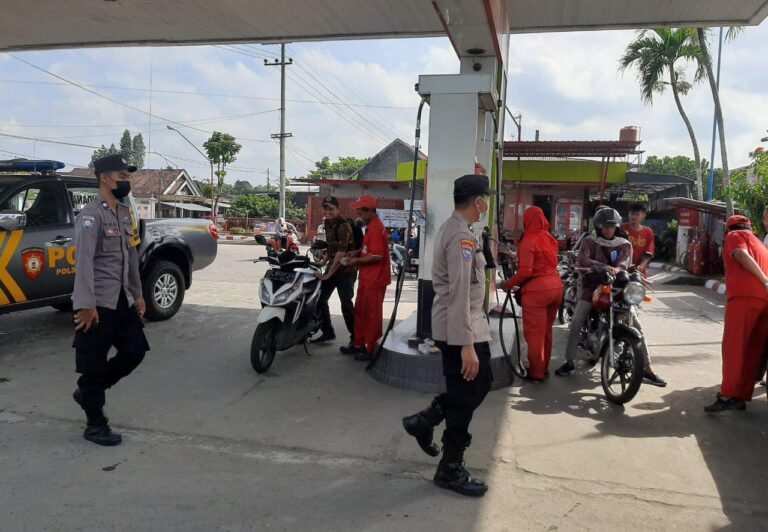 Patroli Polsek Udanawu ke objek vital dalam rangka mencegah kerawanan di wilayah Udanawu