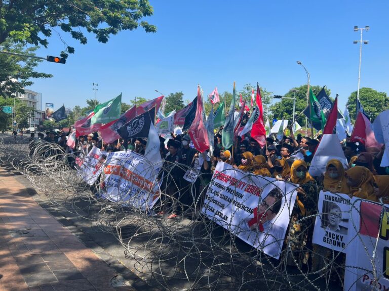 AKSI DAMAI AKADEMI JAWA TIMUR Dikantor Gubernur Jawa timur