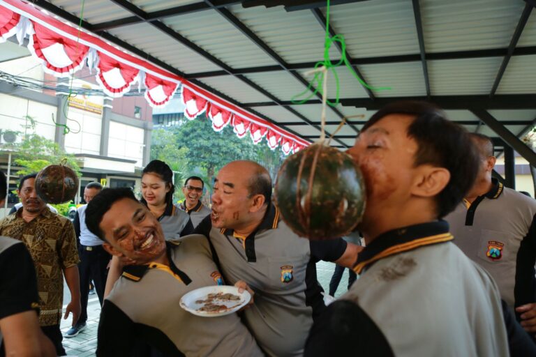 Meriahkan HUT RI ke 78 Bidhumas Polda Jatim Gelar Berbagai Lomba Maknai Bersatu itu Kuat