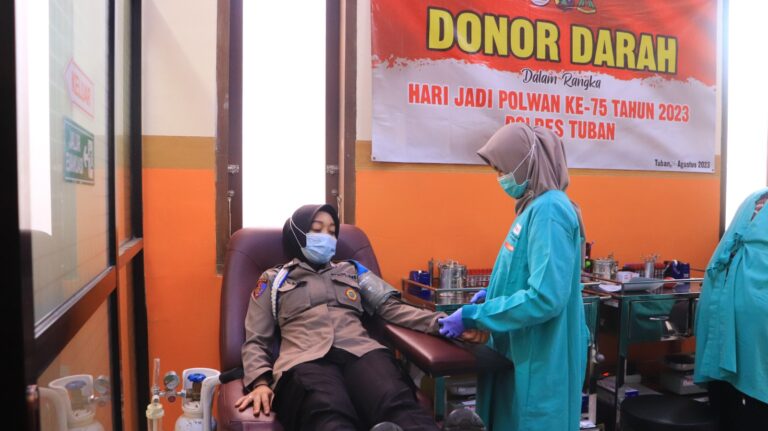 Ulang Tahun Ke-75, Polwan Polres Tuban Gelar Aksi Sosial Donor Darah