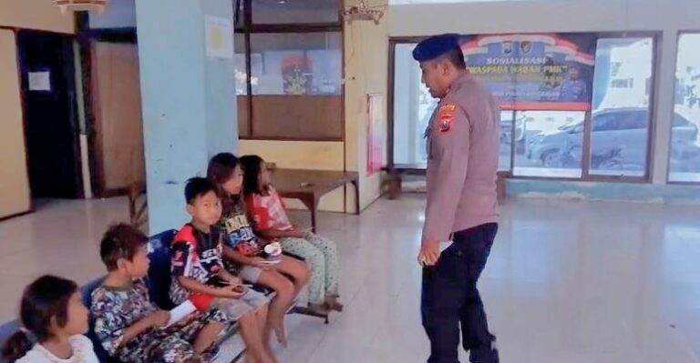 Cara Polisi di Bangkalan Beri Perhatian Terhadap Anak Jalanan Dalam Jum’at Curhat dan Berkah