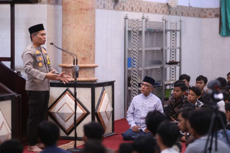 Kunjungi Ponpes Al-Ubaidah, Kapolres Nganjuk Minta Santri Jaga Persatuan dan Kesatuan Bangsa