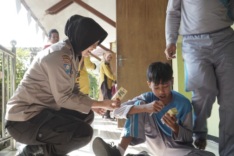 Sambut HUT Polwan ke -75, Polres Ponorogo Gelar Bakti Kesahatan Untuk Pelajar SLB