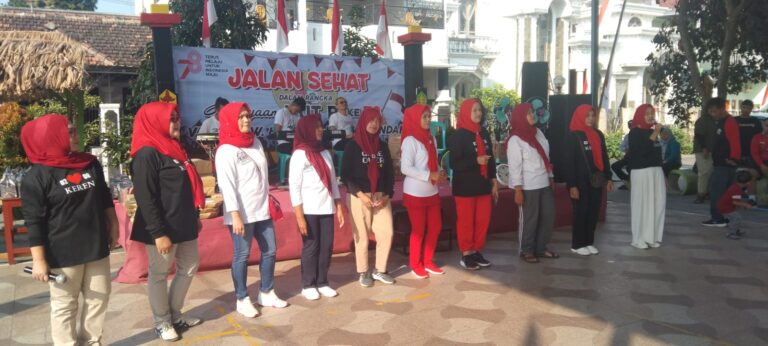 Jalan Sehat Dalam Rangka HUT RI ke 78 di Lingkungan Perumahan Kalimas Indah  Kelurahan Pakunden