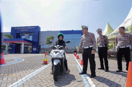 Ubah Lintasan Angka 8, SIM Cak Bhabin Polrestabes Surabaya Wujudkan Layanan Cepat Dekat dan Bersahabat