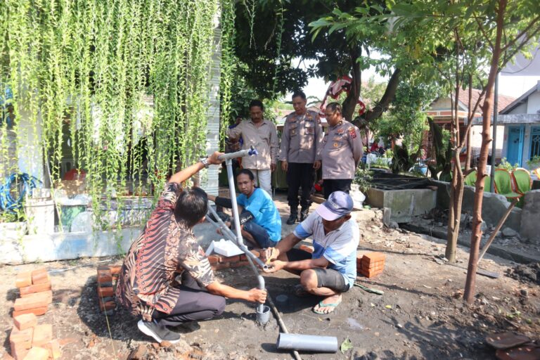 Polri Peduli, Polresta Sidoarjo Buatkan Sumur Bor dan Pompa Air Untuk Warga