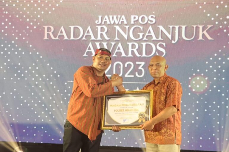 Polres Nganjuk Raih Penghargaan Jawa Pos Radar Nganjuk Awards 2023 sebagai Instansi Paling Terbuka untuk Informasi Publik