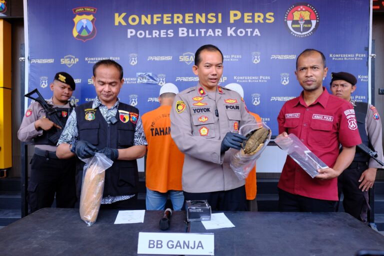 Polres Blitar Kota Ungkap Kasus 1,85 Kg Ganja Kering, Ringkus 2 Pelaku