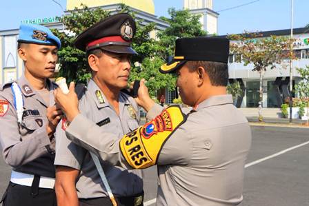 Pimpin Upacara Kenaikan Pangkat Pengabdian, Kapolres Tuban : Jangan Umbar Gaya Hidup di Media Sosial