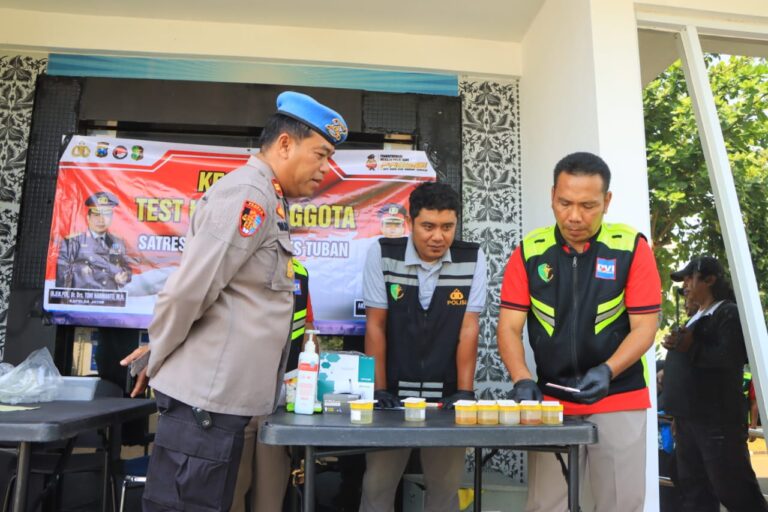 Penguatan Pengawasan Terhadap Anggota, Polres Tuban Gelar Tes Urine Dadakan