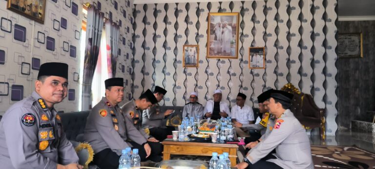 Disambangi Tiga Jenderal Ops NCS, ketua Ponpes Daarul Falah Ciamis Dukung Polri Wujudkan Pemilu Damai