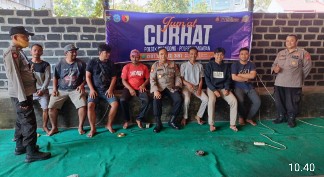 JUM’AT CURHAT POLSEK BRONDONG DI WARUNG KOPI DI DESA SEDAYULAWAS KECAMATAN BRONDONG KABUPATEN LAMONGAN