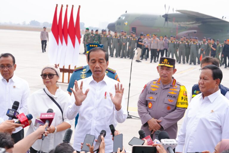 Kapolri Dampingi Presiden Jokowi Kirim Bantuan Tahap Awal ke Gaza