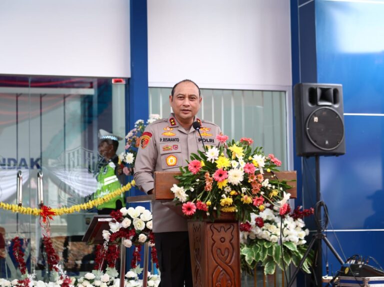 Tingkatkan Profesionalitas Dan Perkuat Soliditas, Kapolda Kalbar Beri Arahan Kepada Personel Polres Landak dan Polres Sanggau