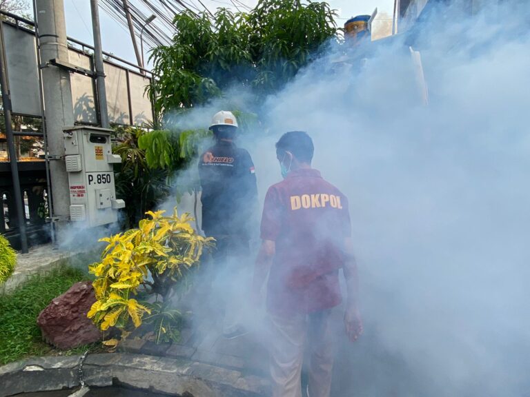 Cegah DBD, Siedokkes Polresta Malang Kota Lakukan Fogging