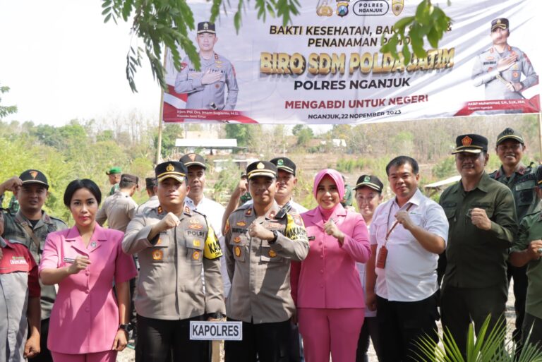 Kapolres Nganjuk Pimpin Penanaman 1000 Pohon : Upaya Serius dalam Pelestarian Alam dan Peringati Hari Pohon Sedunia