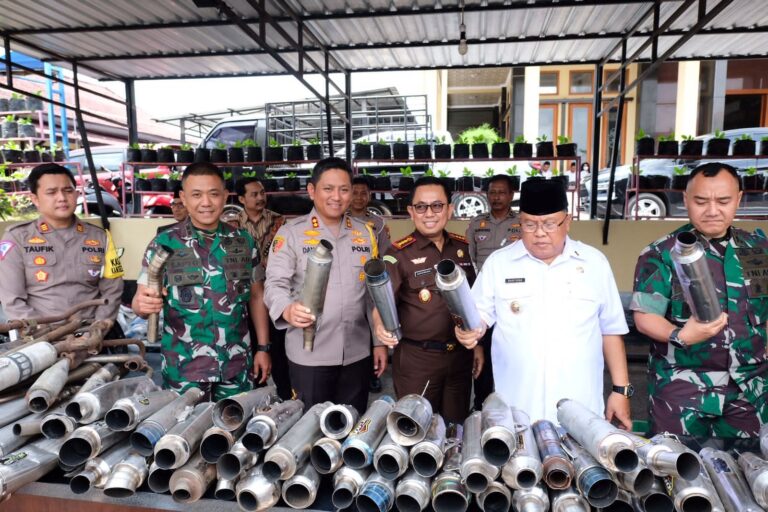 Kapolres Blitar Kota Bersama Forkopimda Musnahkan Knalpot Brong Hasil Razia Satlantas Polres Blitar Kota