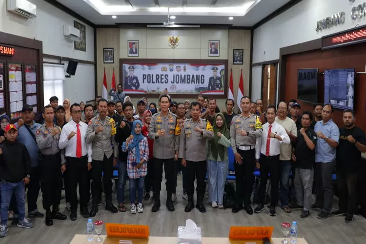 Perkuat Sinergitas Kapolres Jombang Gelar Jumat Curhat Dengan Media