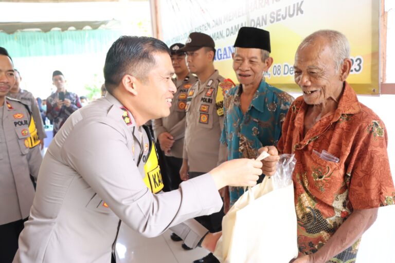 Polres Nganjuk Gelar Bakti Sosial dan Pengobatan Gratis untuk Warga Tanjungrejo