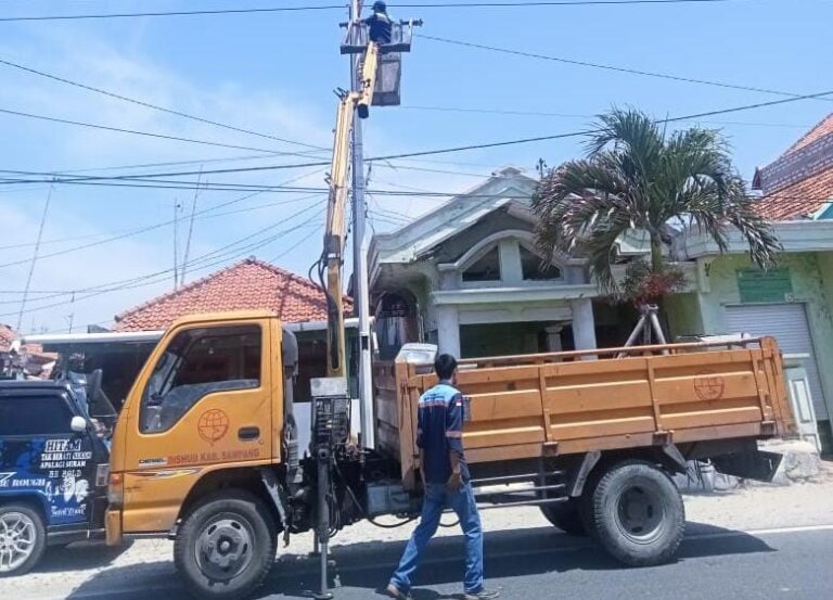 Dishub Kabupaten Sampang Gerak Cepat Perbaiki Lampu Penerangan Jalan