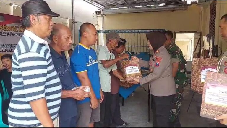 Polres Blitar Gelar Bakti Sosial dan Bakti Kesehatan di Klinik Pratama