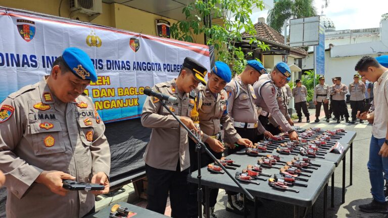 Polres Nganjuk Lakukan Pemeriksaan Berkala Senjata Api Organik dan Amunisi 