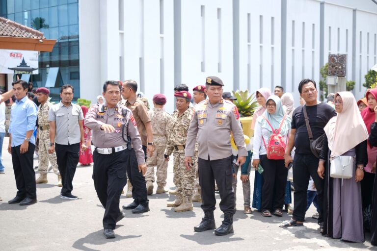 Polres Blitar Kota Amankan Kunjungan Capres Prabowo di Kota Blitar