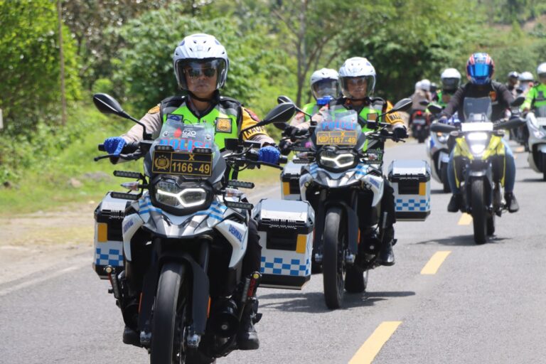 Harkamtibmas Jelang Nataru Polres Tulungagung Gelar Patroli Motor di JLS